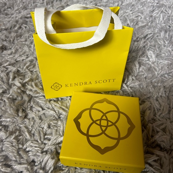 Kendra Scott Necklace set - Picture 4 of 5